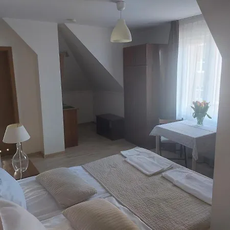 Julia グディニャ